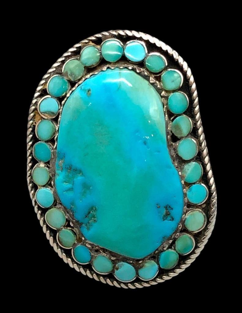 Vintage Dishta Style Turquoise Ring: Offered here for your consideration is a vintage Dishta style turquoise ring. This beautiful ring features a large central turquoise cabochon resting in a sawtooth silver bezel surrounded by 26 smalle