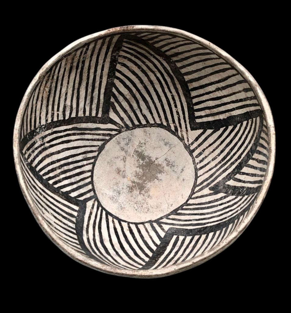 Reserve Black on White Pottery Bowl: Offered here for your consideration is a Reserve black on white pottery bowl featuring a five point star or flower design filled with a line design and alternating directional line designs filling in 