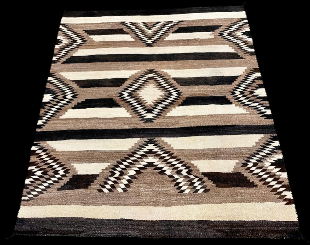 Vintage 3rd Phase Chief's Style Weaving in Natural Colors: Offered here for your consideration is a vintage 3rd Phase Chief's style weaving in natural colors. This weaving displays classic banded stripes with serrated diamonds rendered in hand spun browns