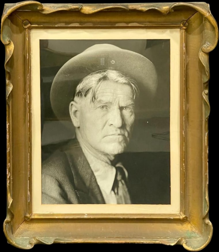 Large Early Original Photo of Charles Russell in Piecrust Frame: Offered here for your consideration is an early original photograph of Charles M. Russell in a period piecrust frame. Charles Marion Russell (AKA Charlie, C.M. or Bud) (1864-1926) was an American arti
