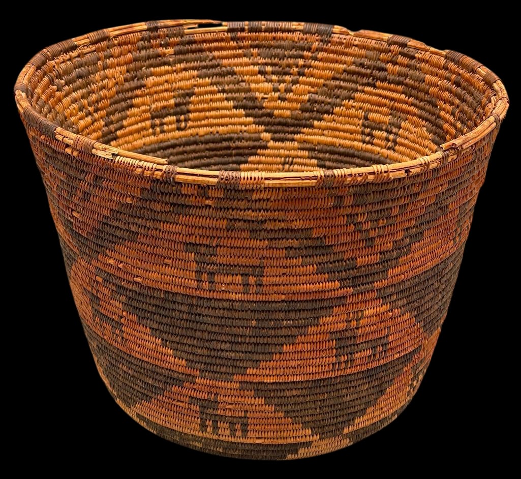 Antique Apache Figural Basket: Presented here for your consideration is an antique Apache basket. This coiled basket displays bold geometric patterns with figural human motifs around the sides and a star shaped element in the cente