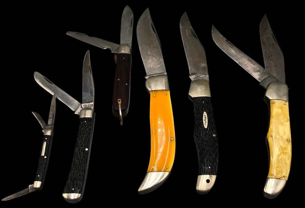 Six Miscellaneous KA-BAR Folding Knives: Offered here for your consideration is a group of six miscellaneous KA-BAR folding knives. Two knives are three blade, two are two blade, and two are single blade. These knives include a variety of st