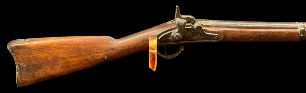 Antique US Springfield 1864 Musket: Offered here for your consideration is an antique US Springfield musket dated 1864. The lock plate is marked with the American eagle design, "1864" and “U.S. Springfield.” This percuss