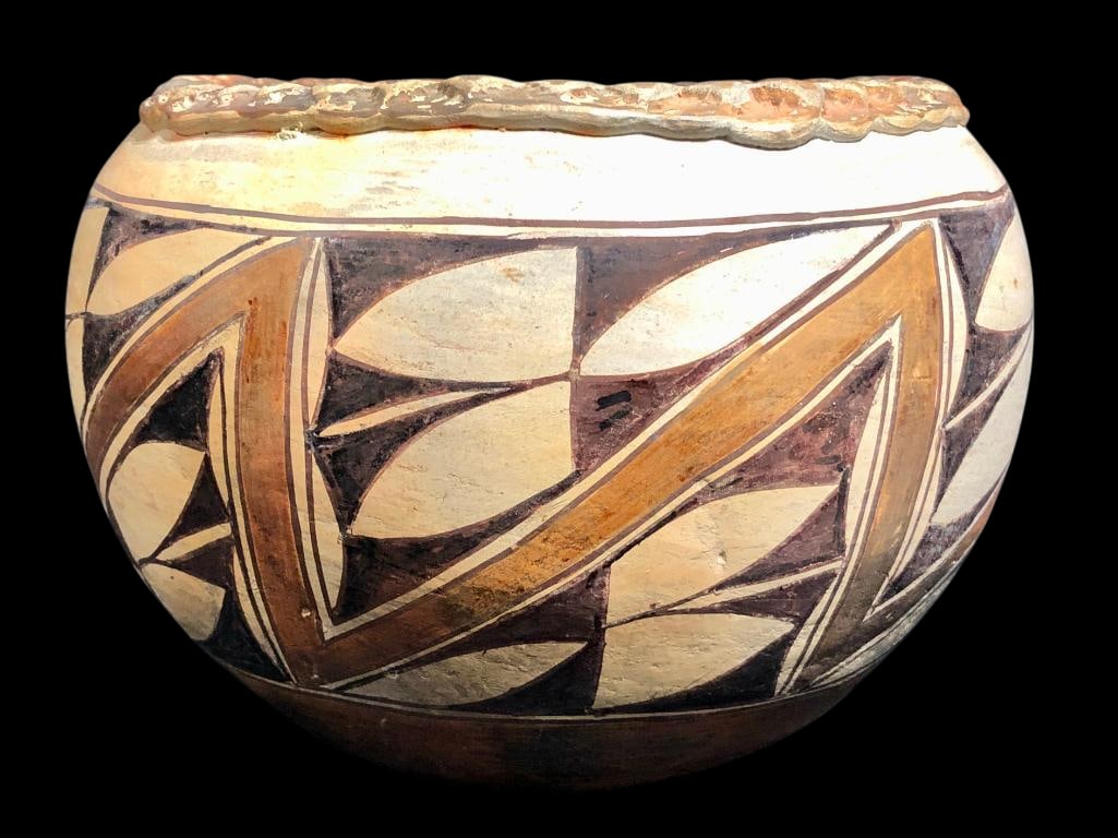 Vintage Pueblo Pottery Bowl With Unique Rim (1 of 11)