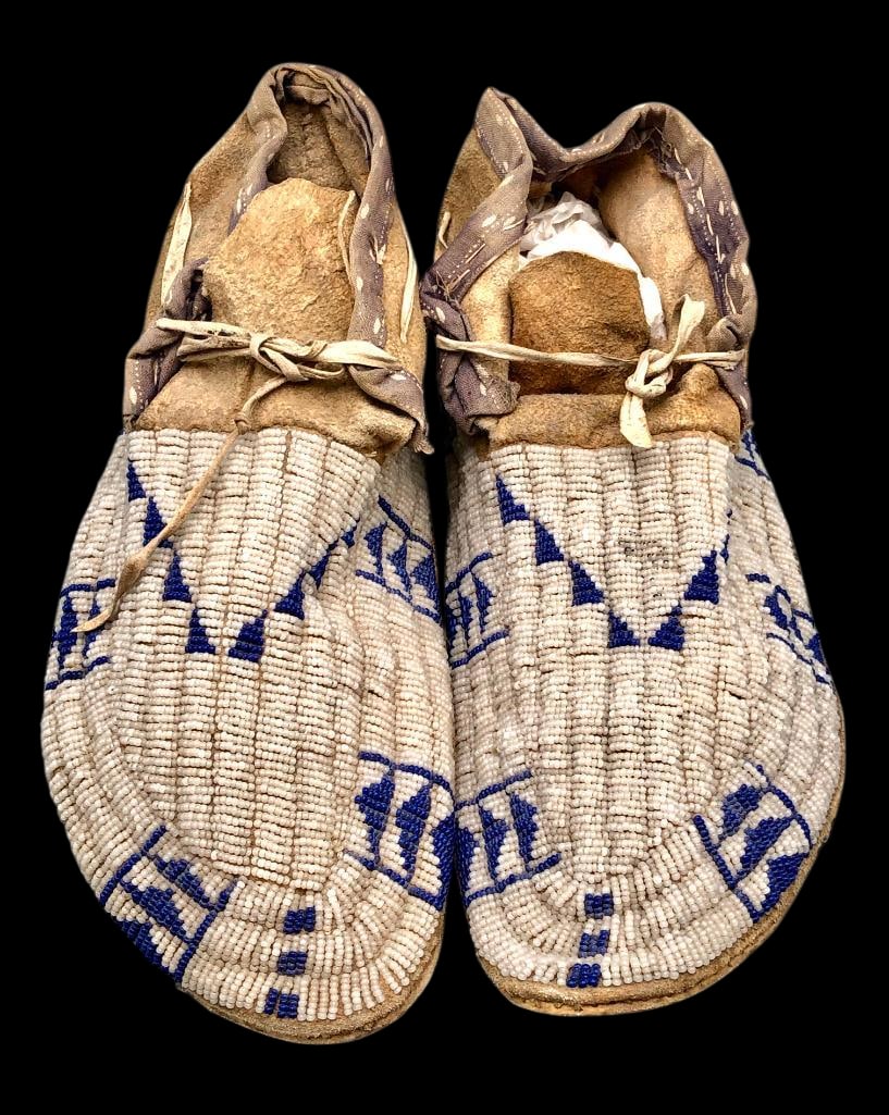 Vintage Pair Of Plains Beaded Mocassins (1 of 10)
