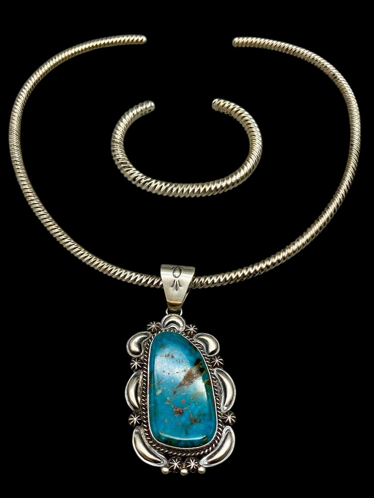 Handmade Ingot Twisted Wire Bracelet And Choker With A Turquoise Pendant: Offered here for your consideration is a handmade ingot twisted wire bracelet and choker with a turquoise pendant. The bracelet and choker feature a handmade sterling silver twisted wire design. The p