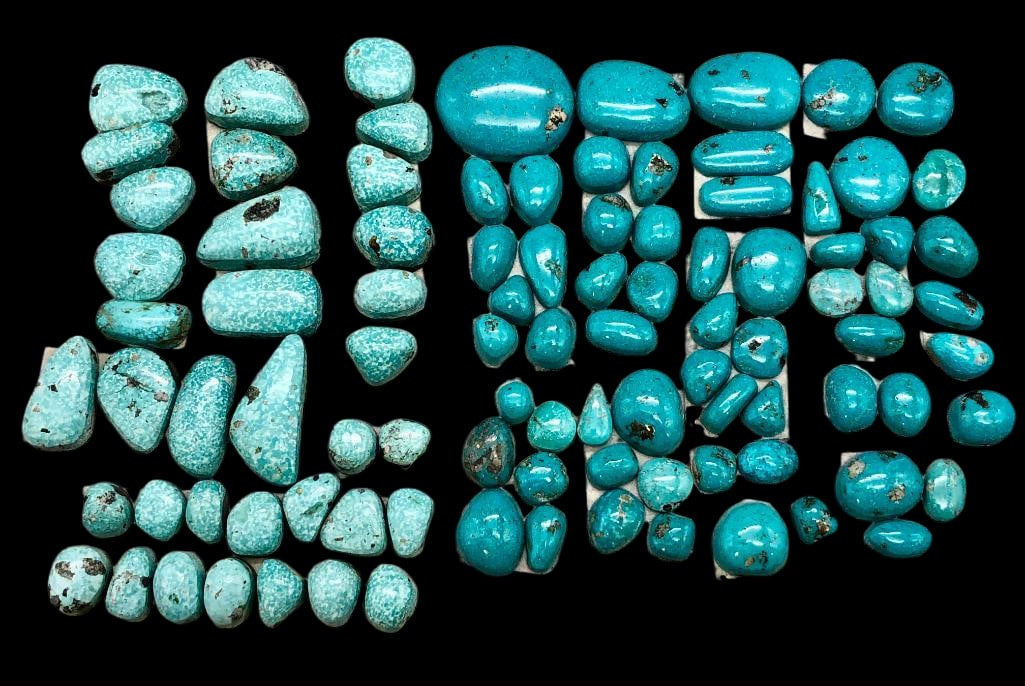 Approximately 1280 Carats Of Light Blue And Dark Blue Campitos Turquoise: Offered here for your consideration are approximately 1280 carats of light blue and dark blue Campitos turquoise. Campitos turquoise is mined in Mexico from mines near Sonora. This lot includes natura