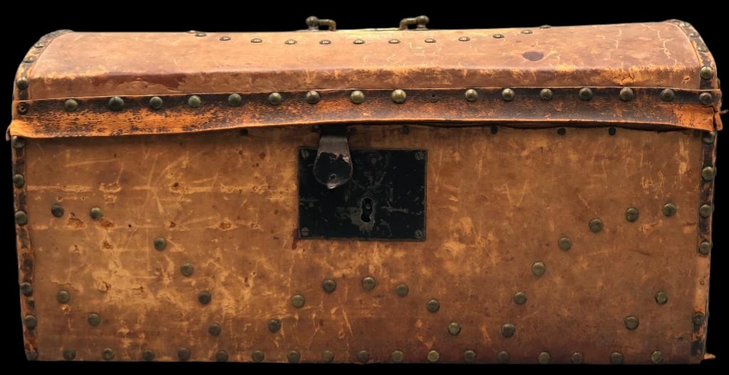 Circa 1830s Personal Or Document Size Trunk Lined In Period Newspapers (1 of 18)