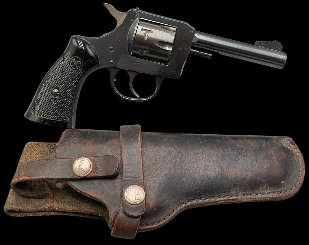 H&R .32 Caliber Revolver Model 732 With Holster (1 of 20)