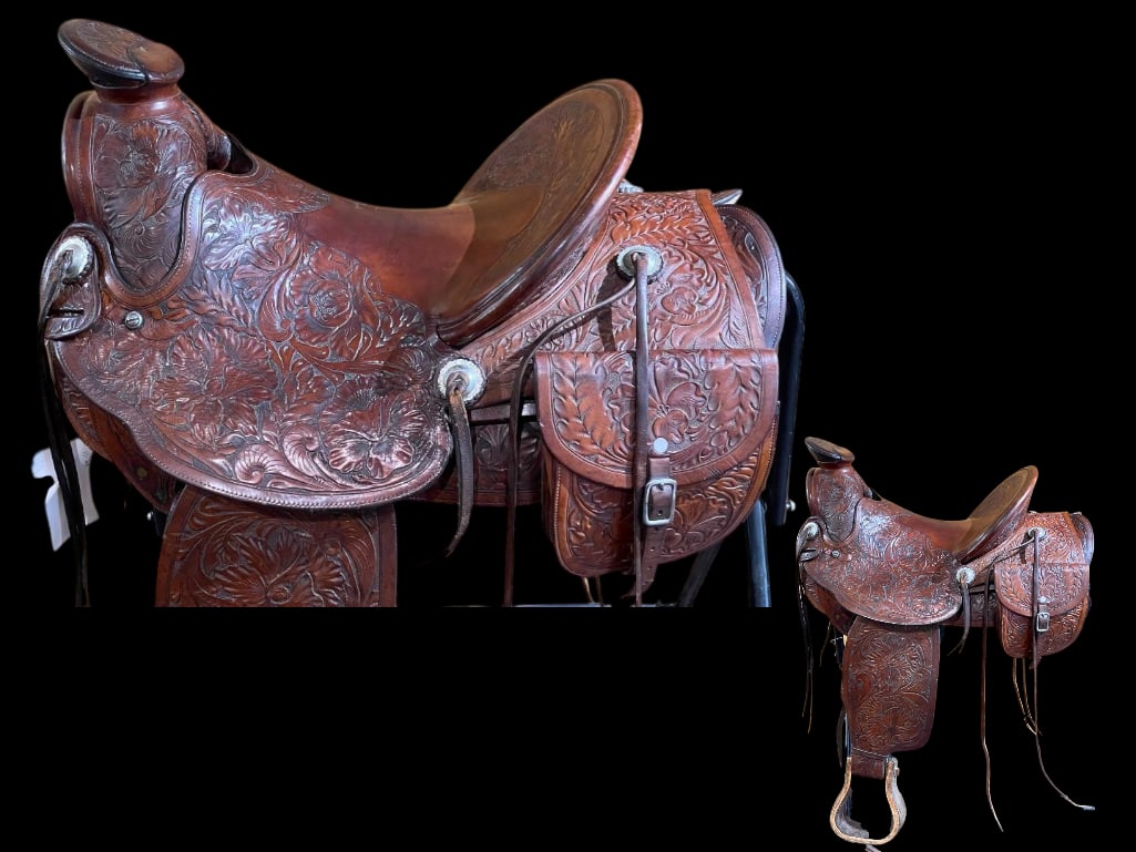Visalia Saddle With Built In Saddle Bags - D.E. Walker: Offered here for your consideration is a Visalia saddle with built in saddle bags marked D.E. Walker. This saddle features floral tooled leather designs throughout highlighted with six slotted silver
