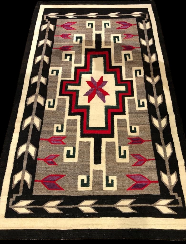 Early Crystal Design Navajo Rug With Valero Star And Arrow Fletching Designs: Available here for your consideration is an early Crystal design Navajo rug with Valero Star & arrow fletching designs. This textile is finished with a bold border of arrow fletching designs done