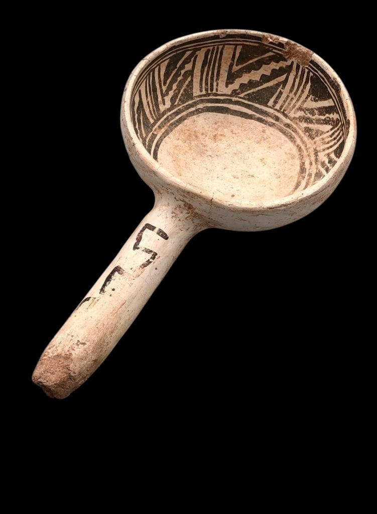 Prehistoric Anasazi Black On White Pottery Ladle: Offered here for your consideration is a prehistoric Anasazi black on white pottery ladle. This piece was produced by the ancestral Pueblo, the Anasazi, between about 1150 A.D. through about 1350 A.D.