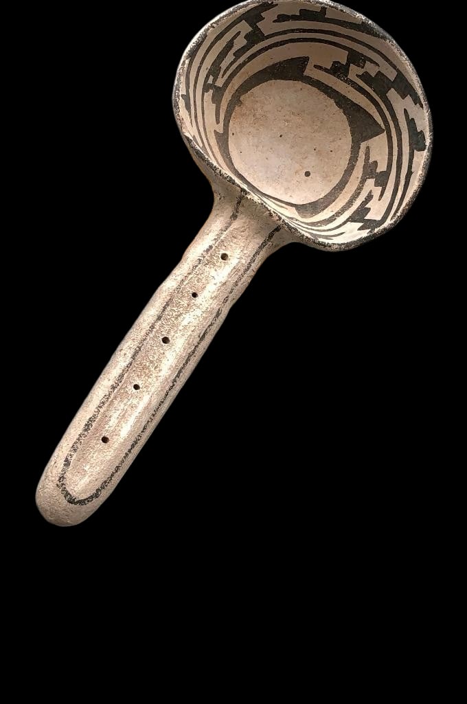 Prehistoric Anasazi Black On White Pottery Ladle: Offered here for your consideration is a Prehistoric Anasazi black on white pottery ladle. This piece was produced by the ancestral Pueblo, the Anasazi, beginning about 1150 A.D. and continuing throug