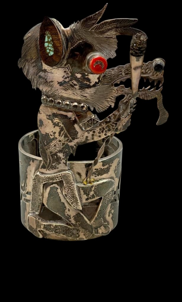 PHENOMENAL Vintage Sterling Silver Wolf Themed Kachina Bracelet: Offered here for your consideration is a PHENOMENAL vintage sterling silver Wolf Kachina themed bracelet. This bracelet features a Wolf Kachina design highlighted with an onyx and coral cabochon set i