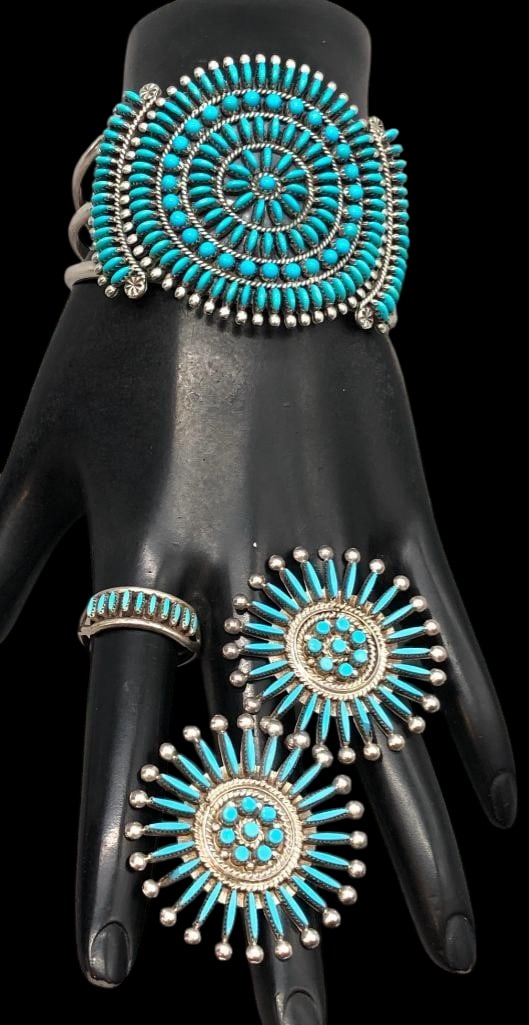 Needlepoint Turquoise Bracelet, Earrings And Ring: Presented here for your consideration is a needlepoint turquoise bracelet, earrings and ring. Each piece features a cluster of turquoise cabochons in needlepoint and dot designs, all set in smooth sil