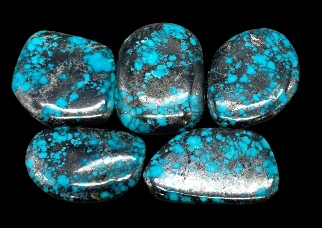 Approximately 375 Carats Of High Grade Nevada Turquoise Cabochons (1 of 6)