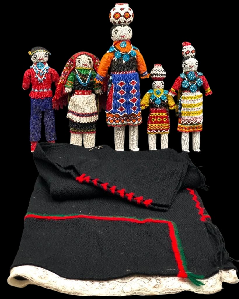 Group Of Zuni Beaded Figures And Pueblo Kilt or Manta: Offered here for your consideration is a group of Zuni beaded figures and Pueblo Kilt or Manta. This group includes six beaded figures, being three beaded women with pottery on their heads in traditio