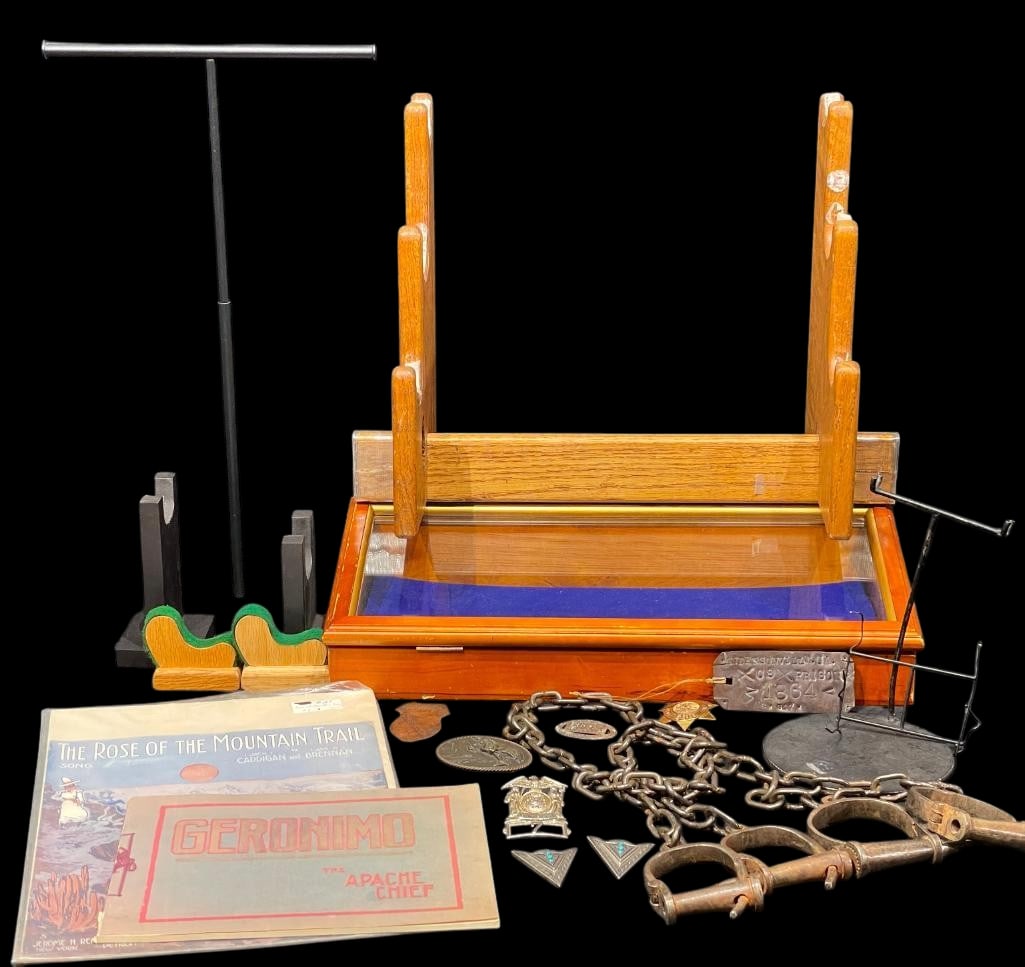 Group Of Miscellaneous Displays - Trinkets- Etc. From Cowboy Legacy Gallery: Offered here for your consideration is a group of miscellaneous displays - trinkets - etc. from Cowboy Legacy Gallery. Included is a three gun rack and two single pistol props or holders. Next is a