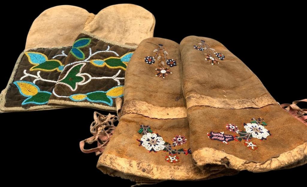 Two Pair Of Beaded Antique Mittens (1 of 18)