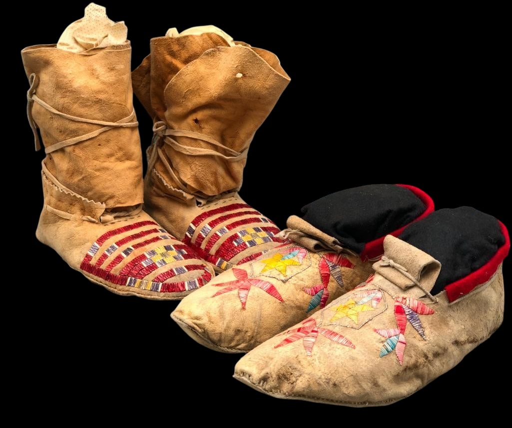 Two Pair Of Vintage To Antique Quilled Plains Moccasins (1 of 11)
