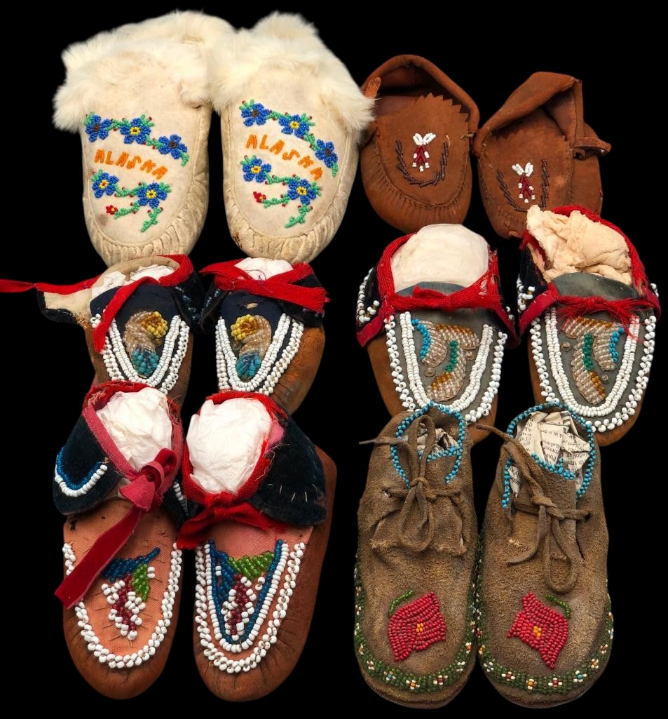 Six Pair Of Vintage To Antique Childrens Beaded Moccasins (1 of 16)