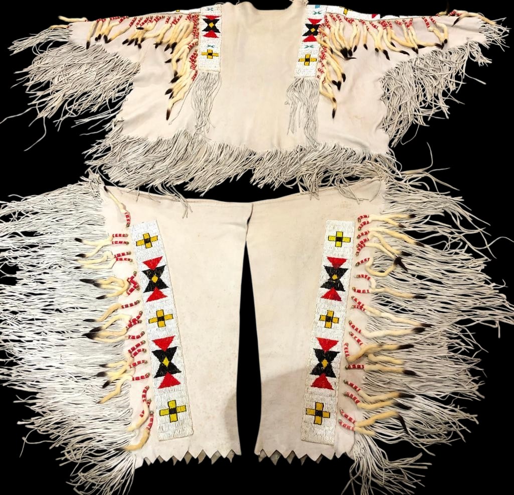 Vintage Plains Beaded And Ermine Tail Shirt And Leggings (1 of 20)