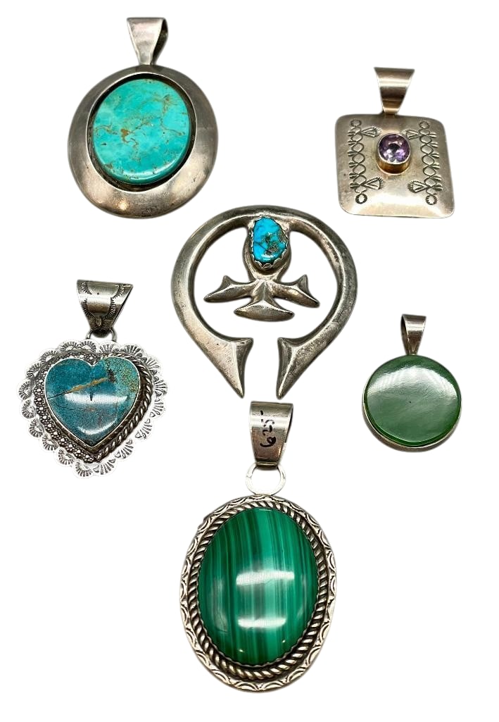Group Of Six Sterling Silver Pendants With Various Settings: Offered here for your consideration is a group of six sterling silver pendants with various settings. These pendants showcase a variety of silver designs, including naja, heart, round and rectangular 