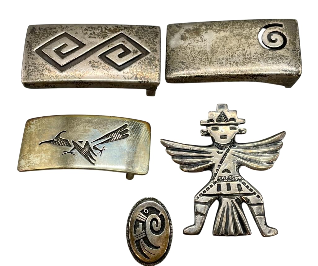 Buckle, Pendant And Pin Lot - Kenneth Begay, Allen Kee, Preston Monongye, C.G. Wallace And Victor C.: Offered here for your consideration is a buckle, pendant & pin lot featuring work by Kenneth Begay, Allen Kee, Preston Monongye, C.G. Wallace & Victor Coochwytewa. The three belt buckles and o