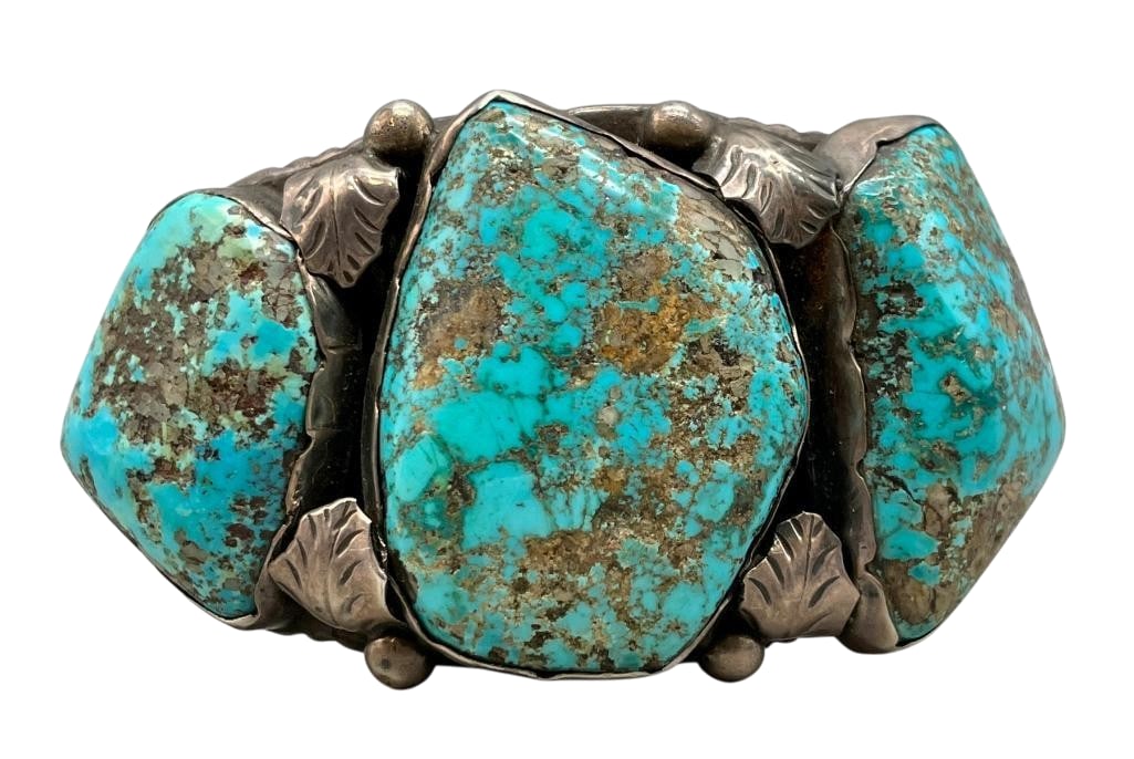 Vintage Morenci Turquoise And Sterling Silver Bracelet: Offered here for your consideration is a vintage Morenci turquoise and sterling silver bracelet. This piece features three large Morenci turquoise cabochons set in scalloped silver bezels. Accenting t