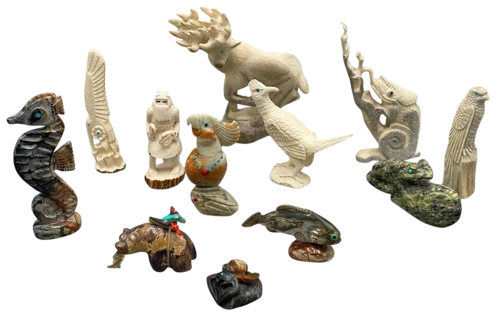 12 Zuni Carved Fetishes By Various Artists: Offered here for your consideration is a group of 12 Zuni carved fetishes by various artists. Designs include a deer, hummingbird, roadrunner, chameleon, seahorse, fish, frog, spider, cockatoo, and a 