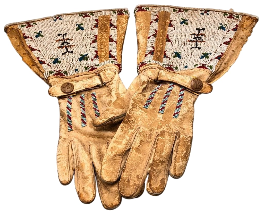 Plains Leather Beaded Gauntlets (1 of 11)