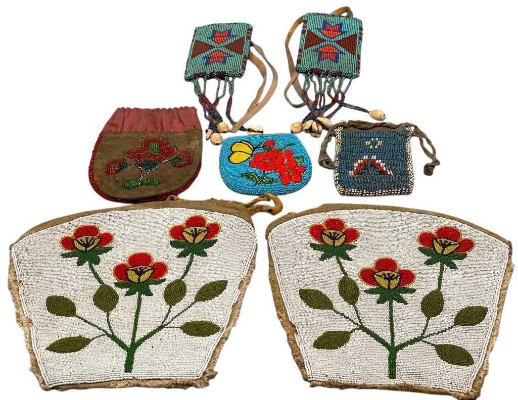 Group Of Plains Miscellaneous Bead Work: Offered here for your consideration is a group of miscellaneous bead work, including three small beaded bags with various floral and geometric patterns, two arm tie panels with arrow motifs in orange 