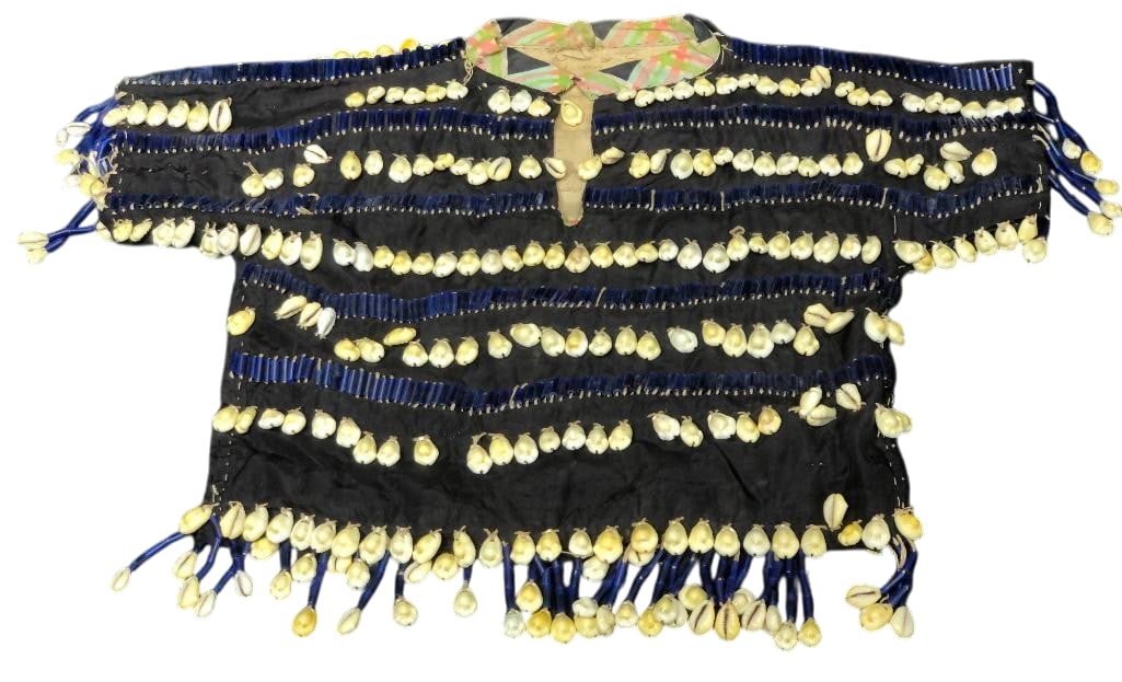 Antique Beaded And Cowrie Shell Childs Shirt Or Dress: Offered here for your consideration is an antique beaded and cowrie shell, child's shirt or dress. This piece features rows of cowrie shells sewn across the front, sleeves, and lower edge, all hig
