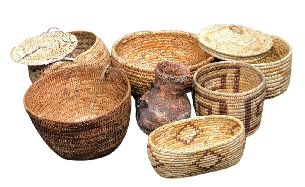 Group of Seven Southwestern Baskets: Offered here for your consideration is a group of seven Southwestern baskets. This lot features woven baskets from various Southwest cultures including the Tohono O'odham. Some baskets showcase ge