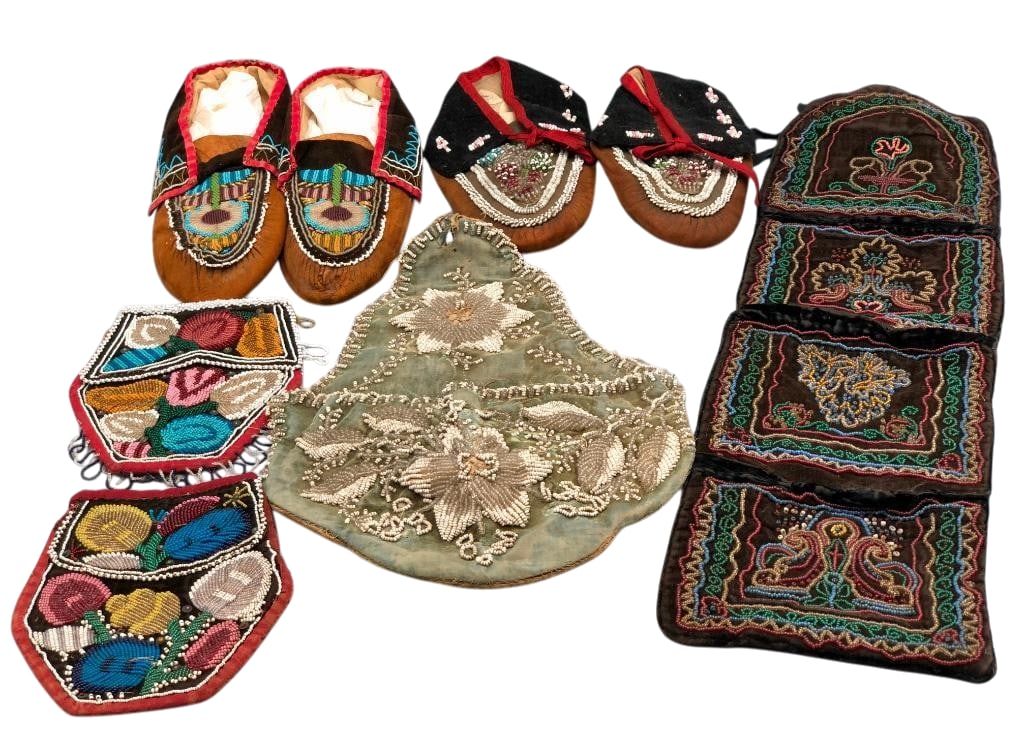 Group of Iroquois Beaded Items Circa Early 1900s (1 of 19)