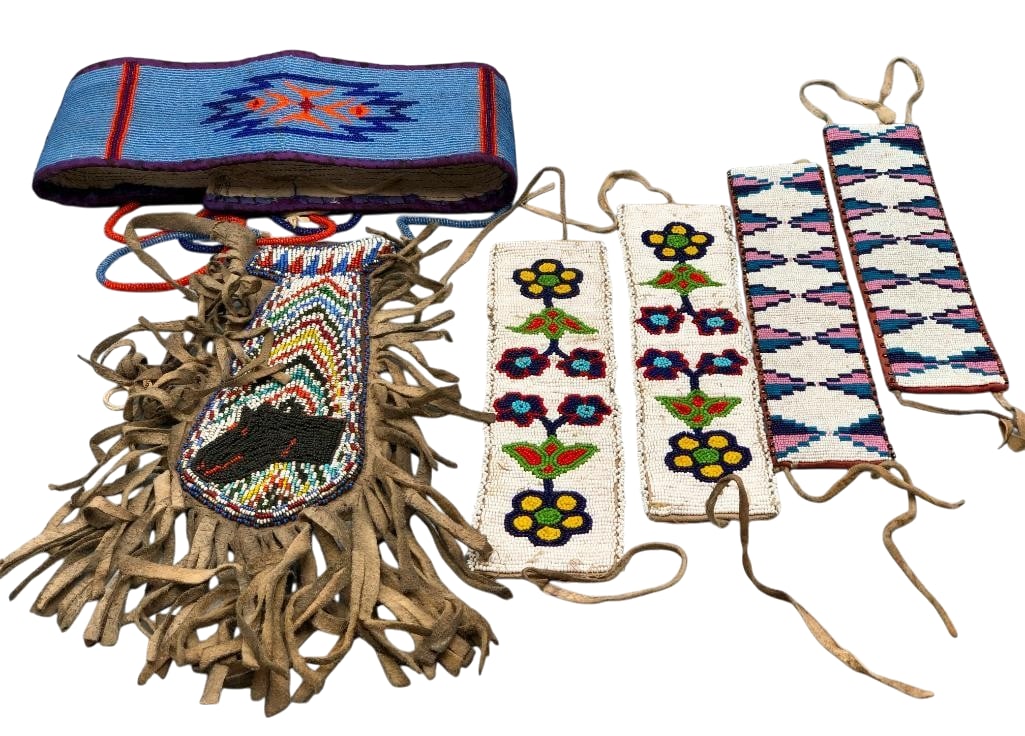 Plains Beaded Items - Belt - Tie And Armbands (1 of 13)