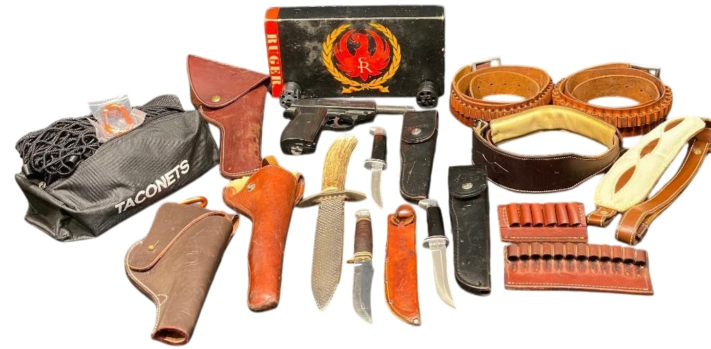 Group Of Knives, Holsters, Rigs, Parts, Etc. From Billy Montgomery Estate: Offered here for your consideration is a group of knives, holsters, rigs, parts, etc from the Billy Montgomery Estate. This large group features several fixed blade knives fitted in leather sheaths, a