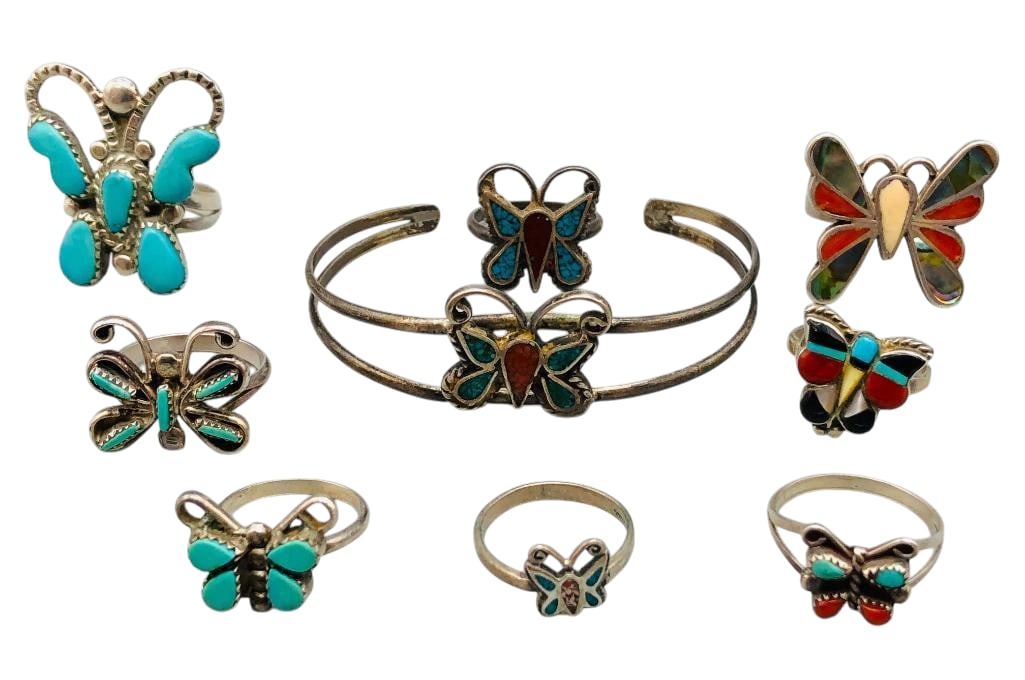 Group Of Eight Cluster Or Inlay Turquoise And Sterling Silver Rings With Bracelet: Offered here for your consideration is a group of eight cluster turquoise and sterling silver rings and bracelet. Four of the pieces feature clusters of turquoise cabochons set in sawtooth silver beze