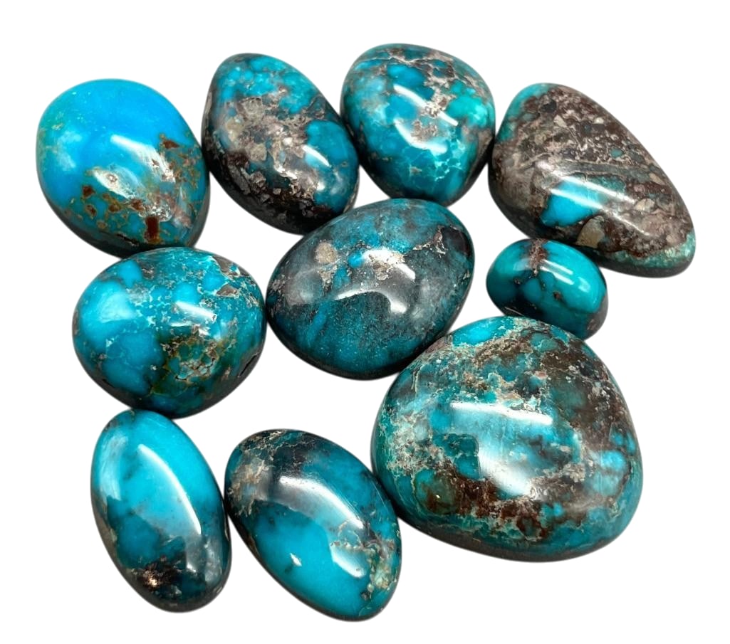 Approximately 100 Carats Of Bisbee Turquoise Cabochons: Offered here for your consideration are approximately 100 carats of Bisbee turquoise cabochons. There are cut and polished dark blue turquoise cabochons in a variety of sizes and shapes. The Bisbee mi