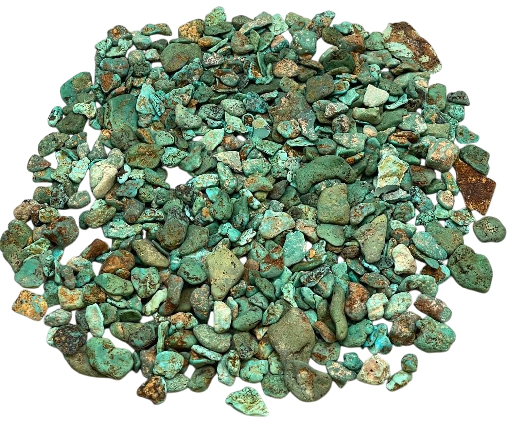 760 Grams Or 1.67 lbs Of Loose Turquoise Stones: Offered here for your consideration are 760 grams or 1.67 lbs of loose turquoise stones. This lot includes natural shaped and cut turquoise stones in a variety of sizes and shapes. The colors range fr