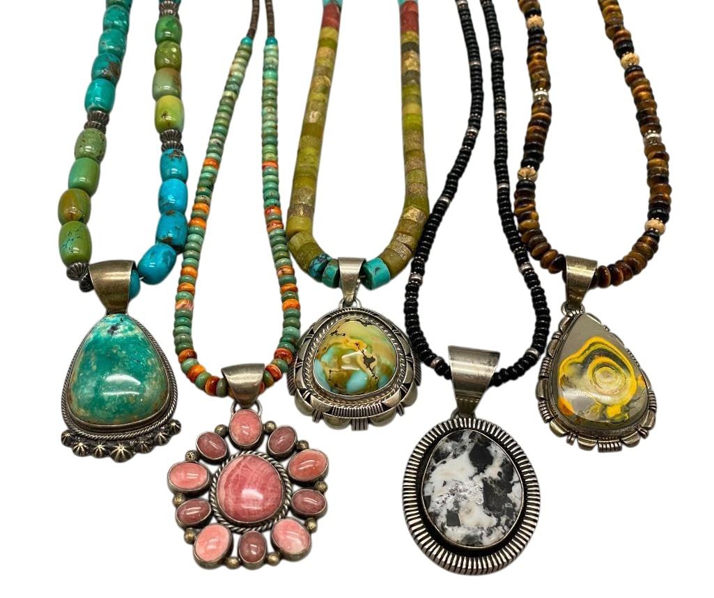 Group Of Five Beaded Necklaces With Pendants With Various Settings And Stones (1 of 15)