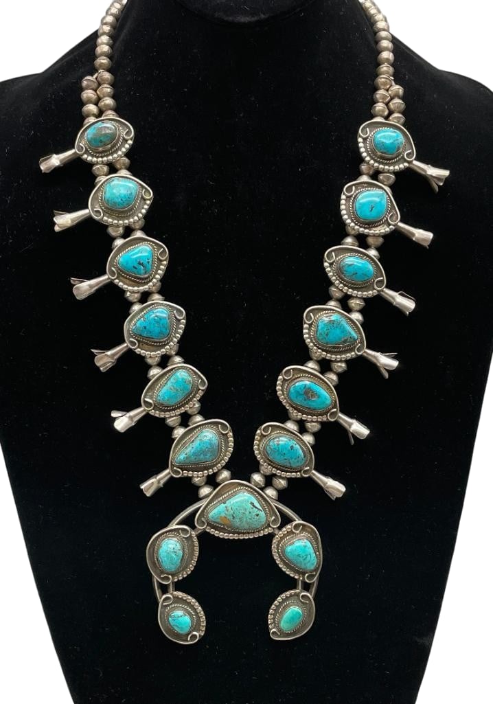 Nice Vintage Turquoise And Sterling Silver Squash Blossom Necklace: Offered here for your consideration is a nice vintage turquoise and sterling silver squash blossom necklace. This necklace features a two wire naja highlighted with five turquoise cabochons all set in