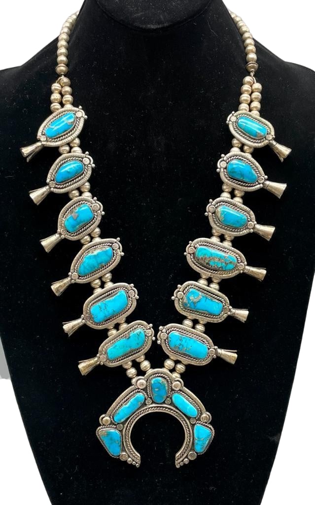 Nice Vintage Turquoise Possibly Morenci And Sterling Silver Squash Blossom Necklace: Offered here for your consideration is a nice vintage turquoise, possibly Morenci and sterling silver squash blossom necklace. This necklace features a naja highlighted with five turquoise cabochons