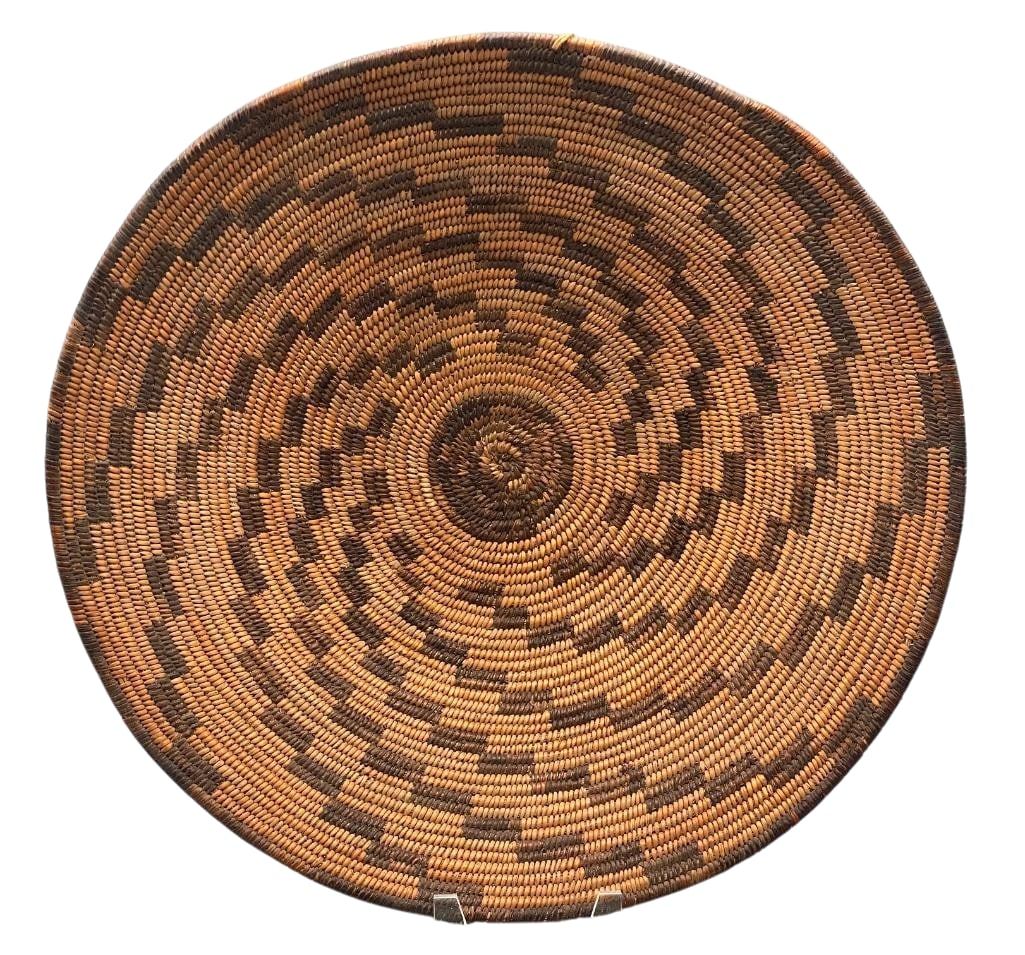 Antique Pima Basket With Whirlwind Design: Offered here for your consideration is an antique Pima basket with a whirlwind design. This coiled basket features a pattern woven in natural and dark fibers with fine coiling and tight stitch work.