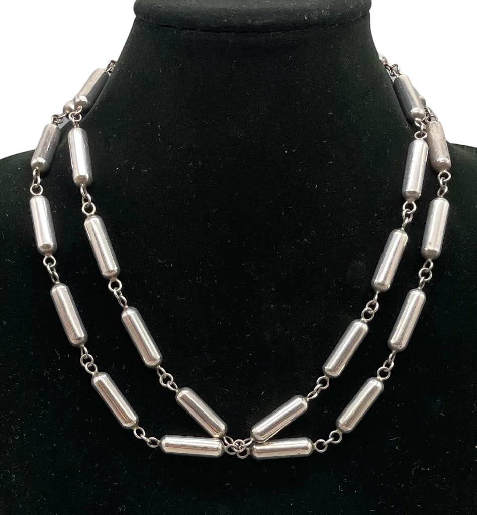 43 Inch Sterling Silver Tube Bead Necklace By Al Nez: Offered here for your consideration is a 43 inch sterling silver tube bead necklace by multiple award winning artist Al Nez. This necklace features a single strand of sterling silver tube beads with a