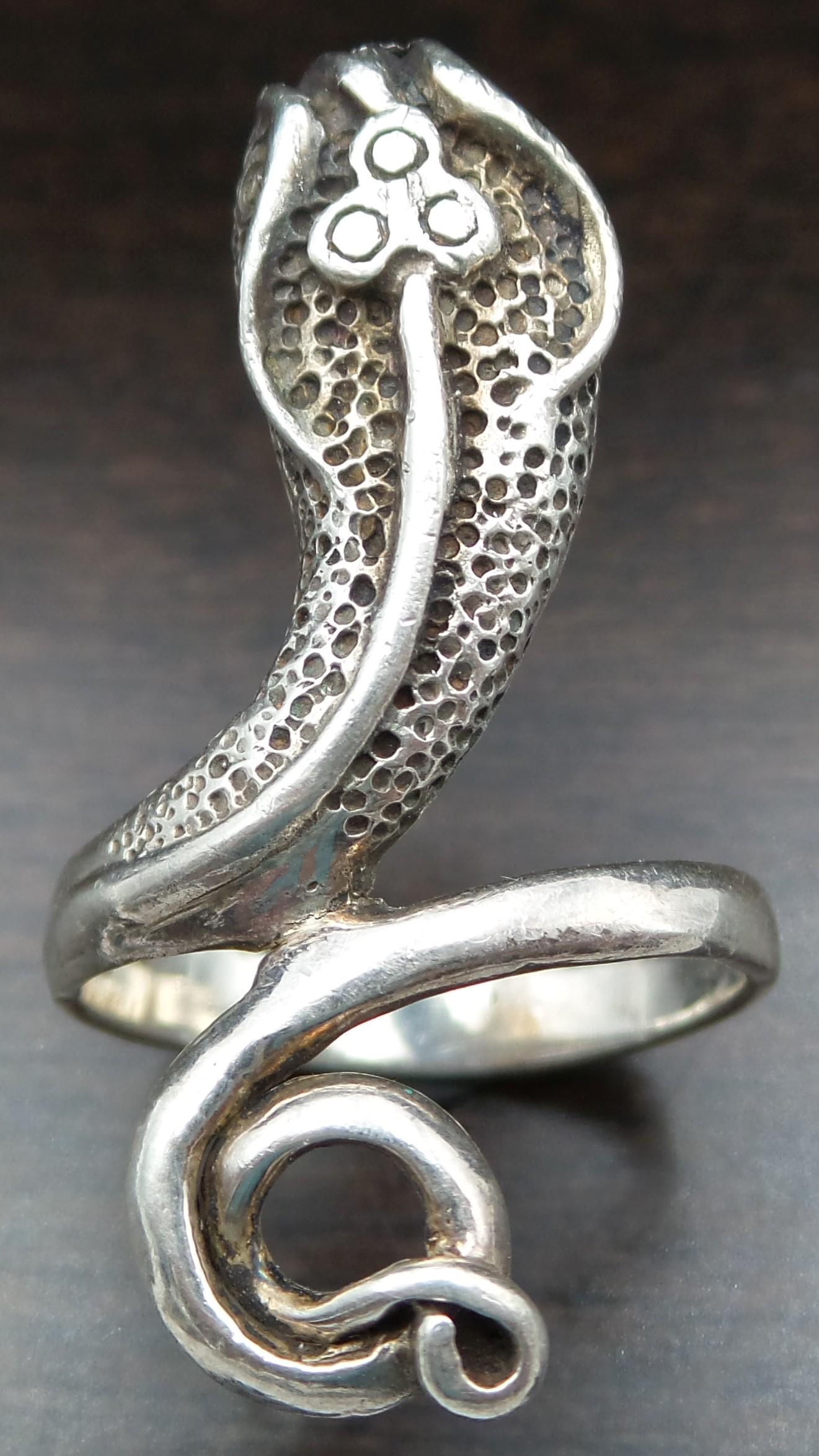 Vintage Sterling Silver Snake Ring (1 of 10)