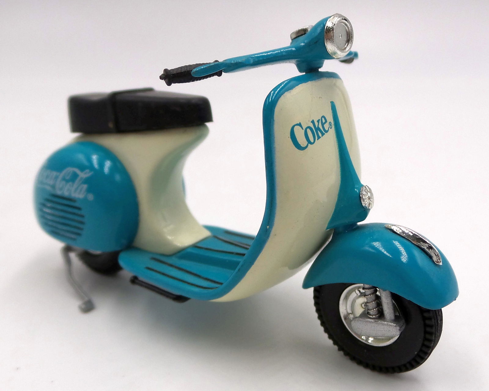 Vintage 1998 COCA COLA Turquoise Die Cast PIAGGIO VESPA 1960 Clubman Miniature Scooter (1 of 20)