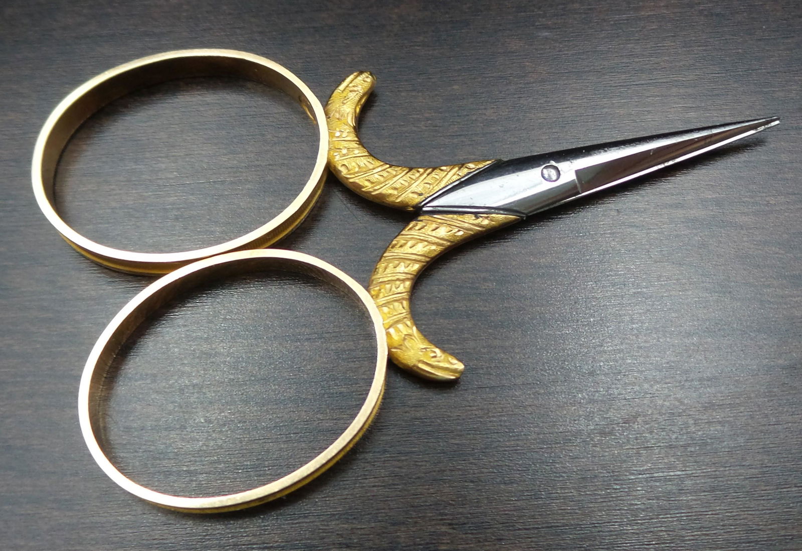 Antique 19th Century French 18K Gold Engraved Sewing Scissors (1 of 12)
