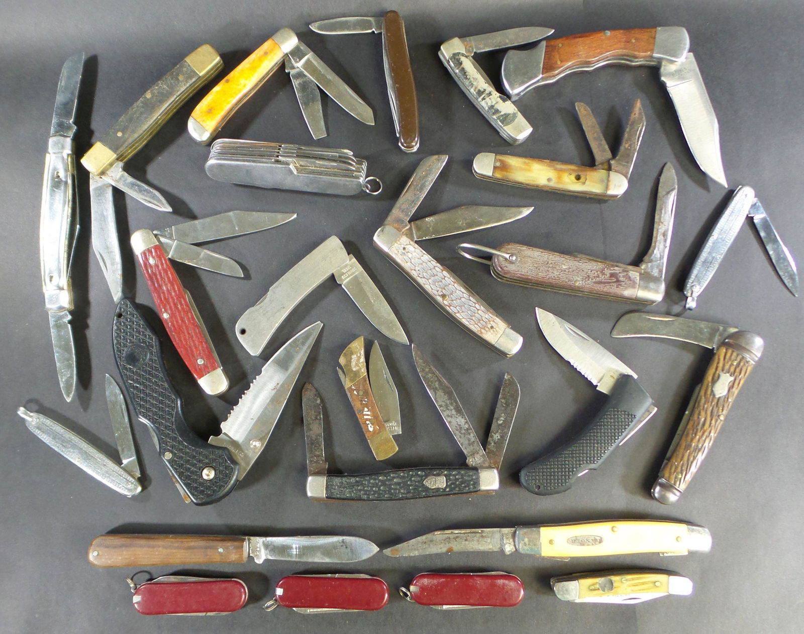 Lot of Vintage Pocket Knives (1 of 15)