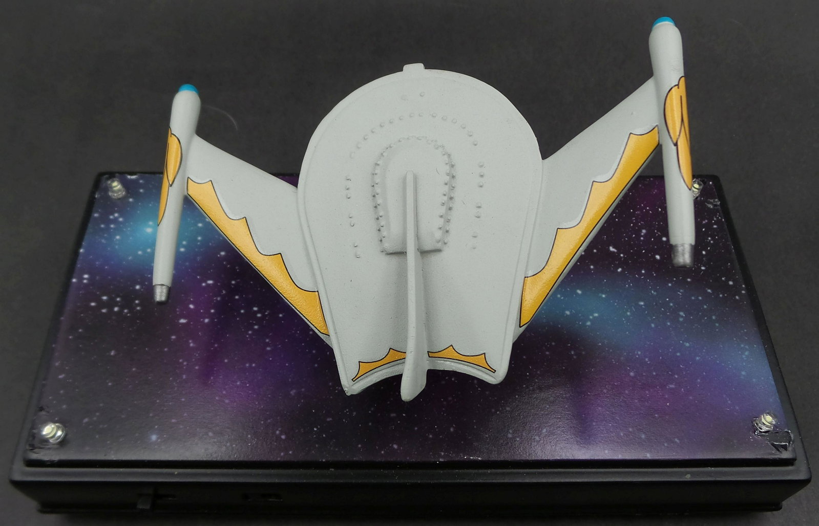 2017 Bradford Exchange Star Trek Romulan Bird of Prey Illuminated Diorama: This rare limited edition piece lights up with 2 AA batteries (tested and works - see pictures) and carries serial number #198. Looks very cool when lit and would be a great addition to display on a s